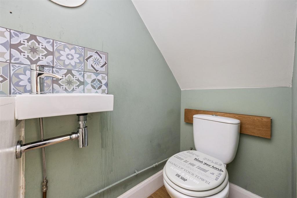 G/f Cloakroom W/C