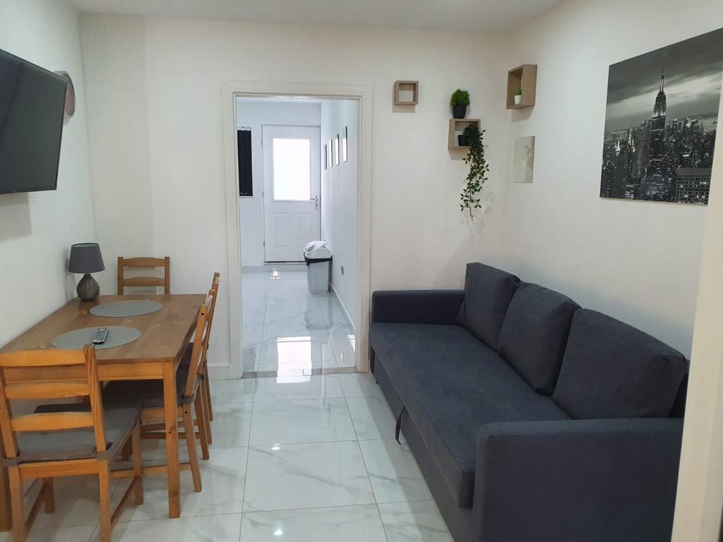 2 bedroom ground floor flat