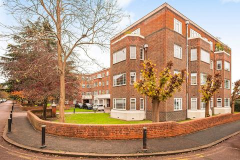 Sheen Court, Richmond, Surrey
