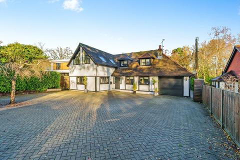 Snow Hill, Crawley RH10