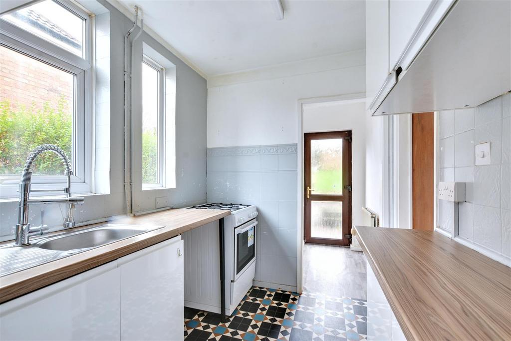 Kitchen 2.jpeg
