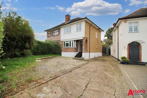 3 bedroom semi-detached house to rent, Larchwood Avenue, Romford, RM5