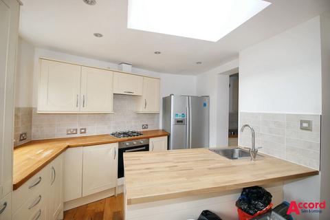 3 bedroom semi-detached house to rent, Larchwood Avenue, Romford, RM5