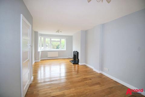 3 bedroom semi-detached house to rent, Larchwood Avenue, Romford, RM5