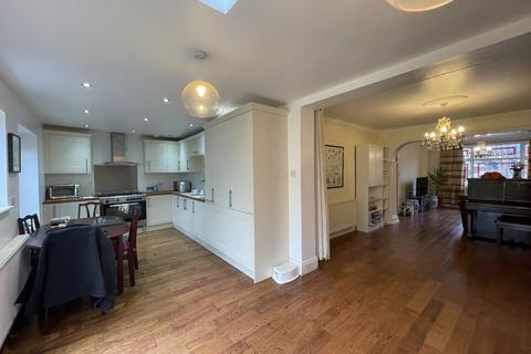 3 bedroom semi-detached house to rent, Norval road