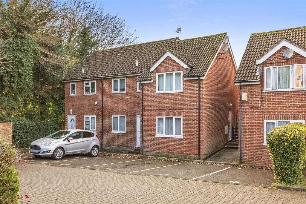 20 Davies Court, Carrington Rd, HP12 3 JF-15.jpg