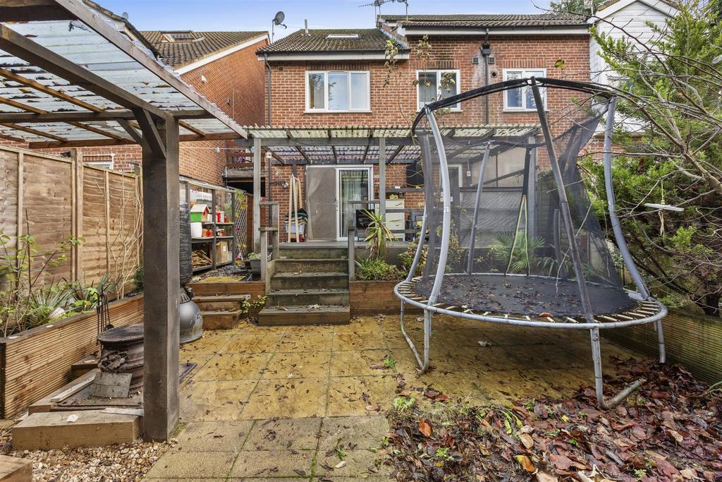 20 Davies Court, Carrington Rd, HP12 3 JF-11.jpg