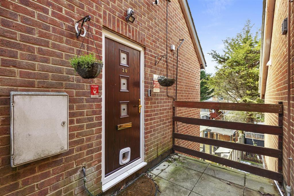 20 Davies Court, Carrington Rd, HP12 3 JF-13.jpg