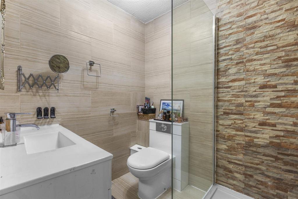 20 Davies Court, Carrington Rd, HP12 3 JF-3.jpg