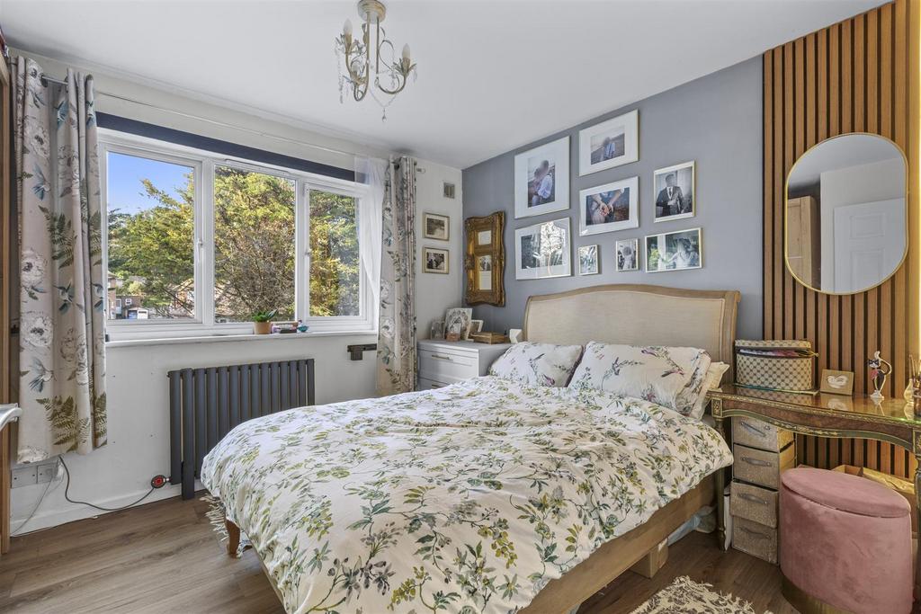 20 Davies Court, Carrington Rd, HP12 3 JF-1.jpg