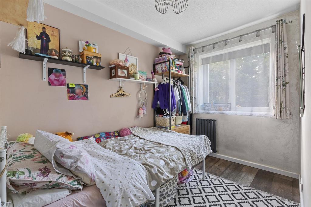20 Davies Court, Carrington Rd, HP12 3 JF-2.jpg