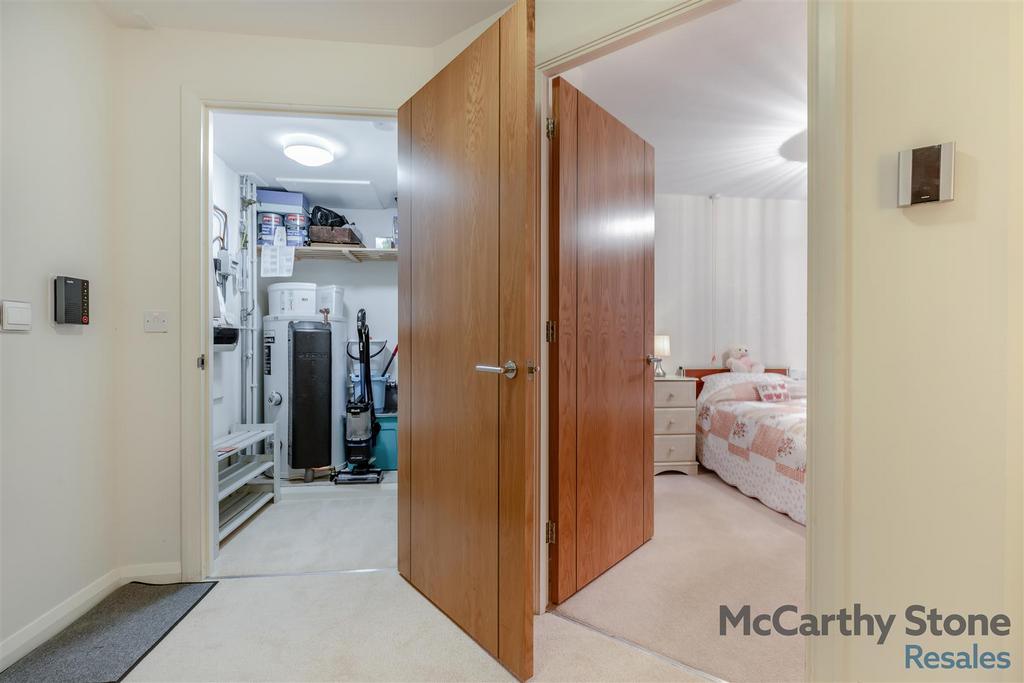 8672483-interior04.jpg