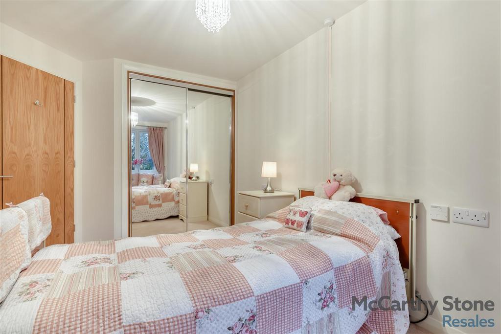 8672483-interior02.jpg