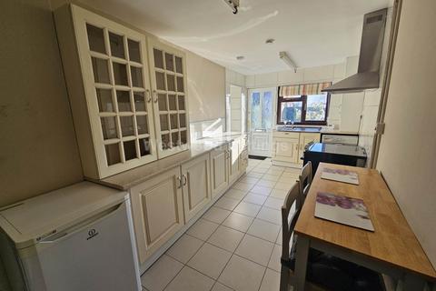3 bedroom detached house to rent, Church Road, Brown Edge