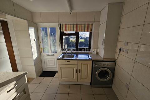 3 bedroom detached house to rent, Church Road, Brown Edge