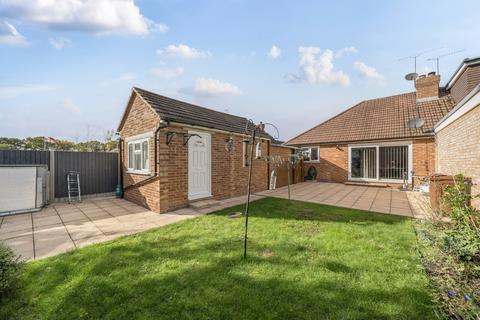 4 bedroom bungalow for sale, Queenhythe Road, Jacob's Well, GU4