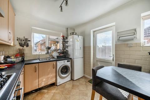 4 bedroom bungalow for sale, Queenhythe Road, Jacob's Well, GU4