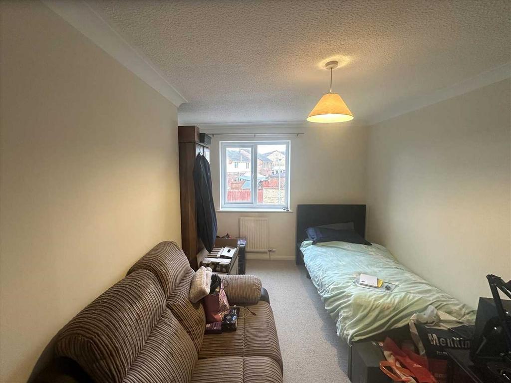 Front bedroom 1: