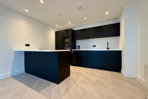 2 bedroom apartment to rent, Trinity Way, Manchester