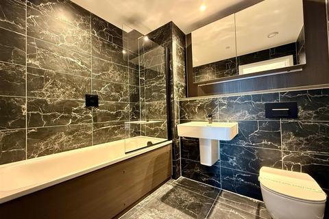 2 bedroom apartment to rent, Trinity Way, Manchester