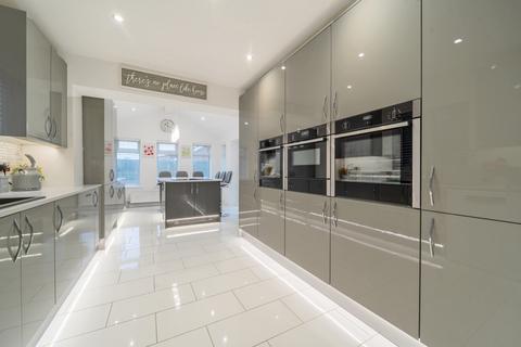4 bedroom detached house for sale, Sandcliffe Road, Grantham, Lincolnshire, NG31