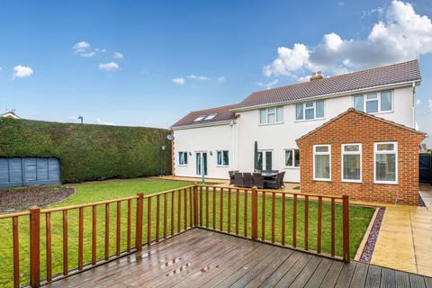 4 bedroom detached house for sale, Sandcliffe Road, Grantham, Lincolnshire, NG31
