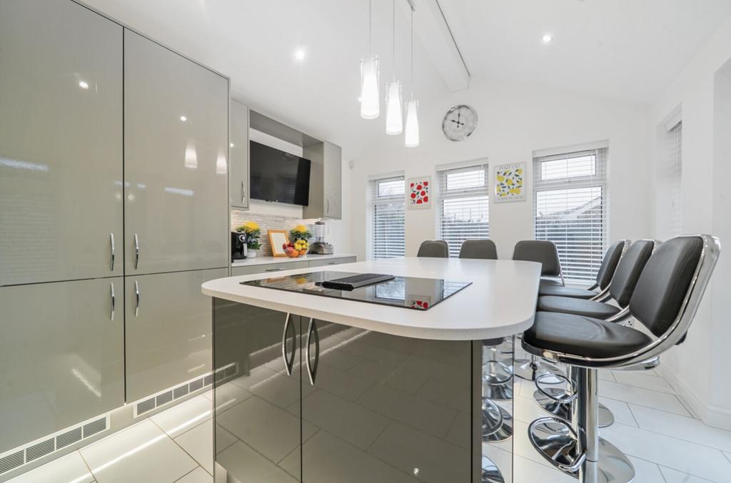 1385806-12-692dbca88d30d-1