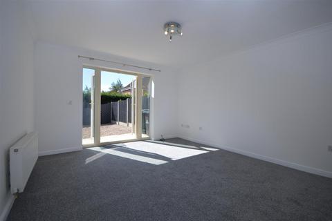 2 bedroom terraced house to rent, Honeysuckle Close, Doncaster