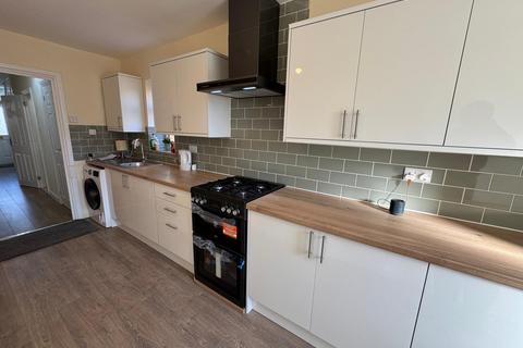 2 bedroom flat to rent, Amersham Road, High Wycombe HP13