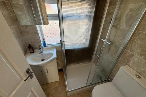 2 bedroom flat to rent, Amersham Road, High Wycombe HP13