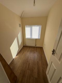 2 bedroom flat to rent, Amersham Road, High Wycombe HP13