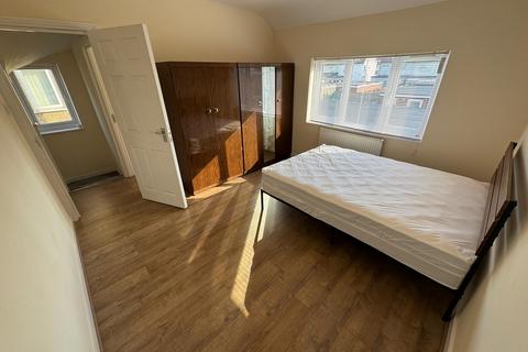 2 bedroom flat to rent, Amersham Road, High Wycombe HP13
