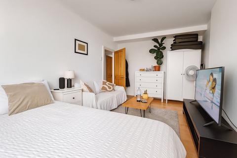 5 bedroom flat to rent, Canrobert Street, London E2