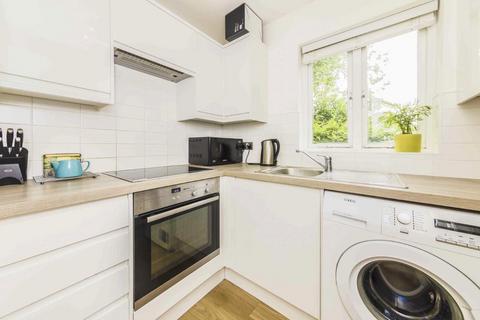 1 bedroom flat to rent, Hillbury Road, London SW17