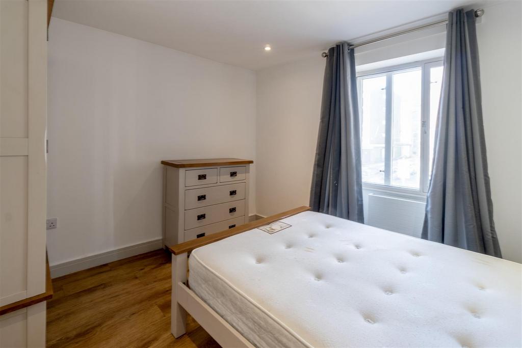 Bedroom 1.jpg
