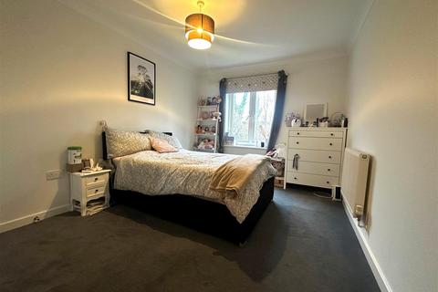 undefined, Maddison Heights, Watford WD18