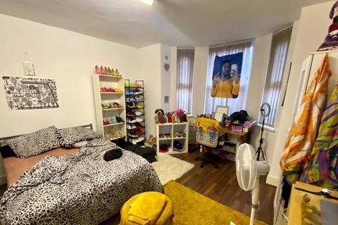 9 bedroom semi-detached house to rent, 9 bed Everett Road, Manchester M20