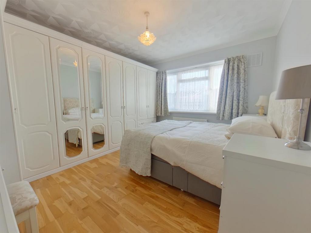 Bedroom 1 (1).jpg