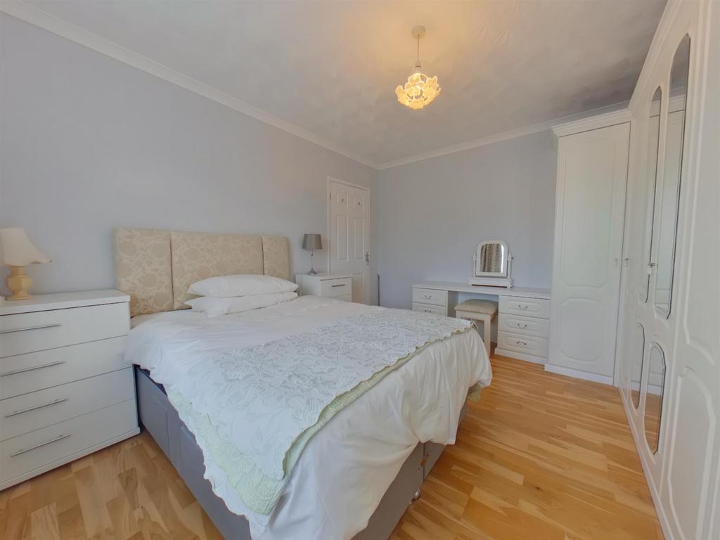 Bedroom 1 (2).jpg