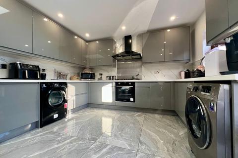 3 bedroom terraced house for sale, Blundell Road, Luton, Bedfordshire
