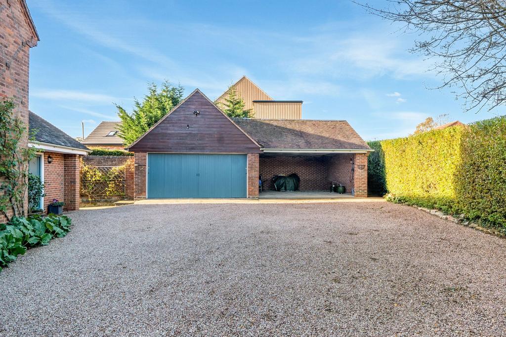 Double Garage Double Carport EV Charging Ample...