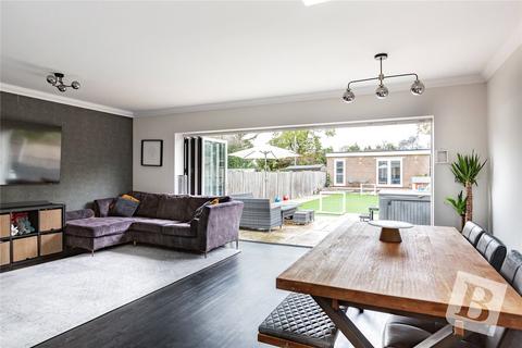 3 bedroom bungalow for sale, Burnway, Hornchurch, RM11
