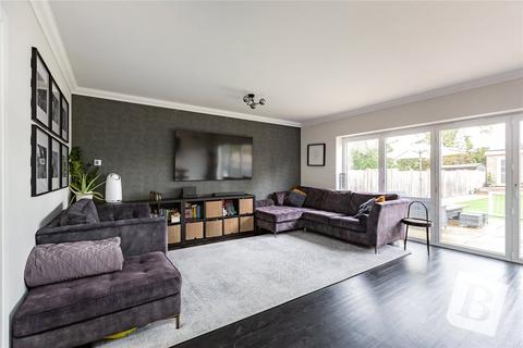 3 bedroom bungalow for sale, Burnway, Hornchurch, RM11
