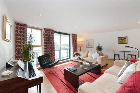 2 bedroom flat for sale, Crews Street, London
