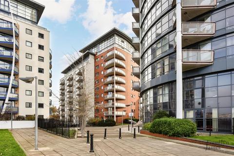 2 bedroom flat for sale, Crews Street, London