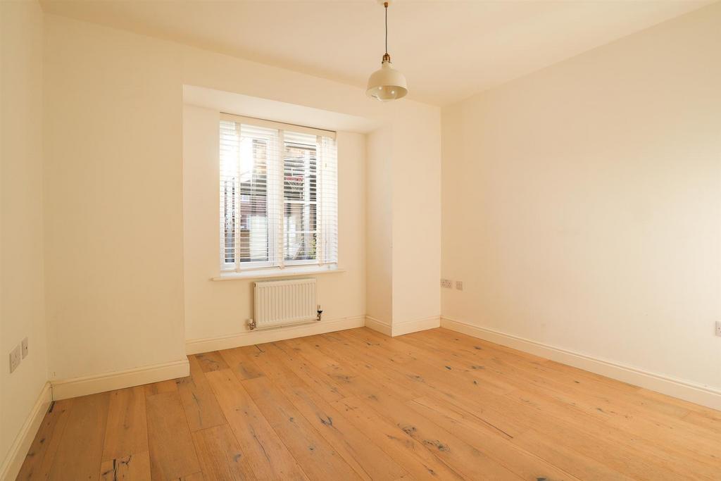 Bedroom 1.jpg