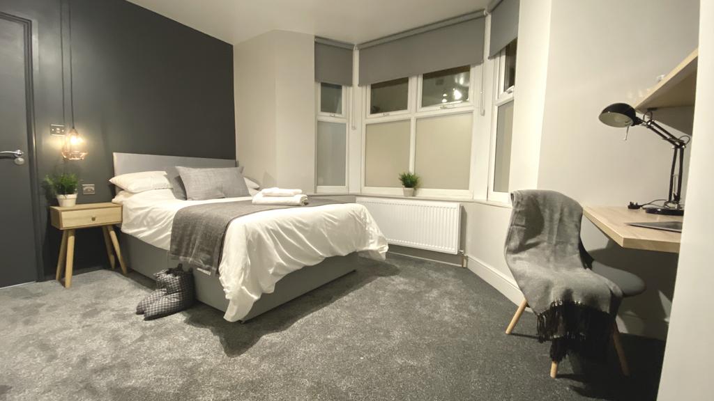 Bedroom of similar size and layout
