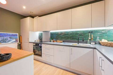 2 bedroom flat for sale, Woodberry Down, N4, Manor House, LONDON, N4
