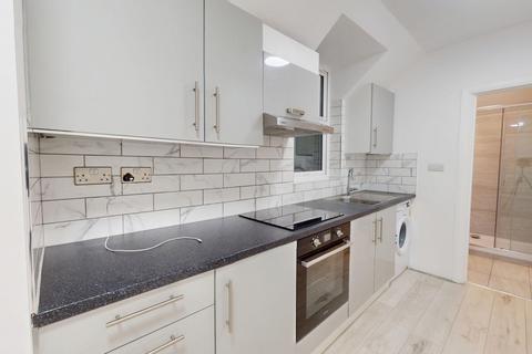 undefined, London Road, Thornton Heath CR7