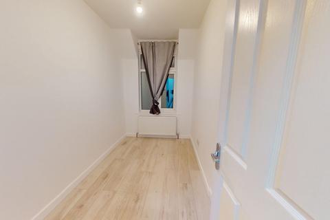 undefined, London Road, Thornton Heath CR7